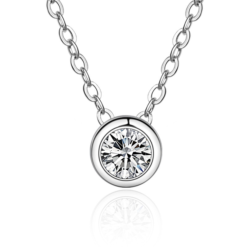 Dカラーのモアッサナイトを使用した、ベゼルデザインのスタッド - Bezels Set Pendant のレビューと価格